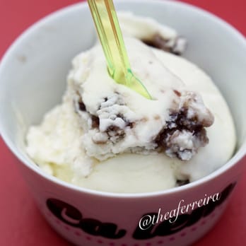 Ca Lem - Red bean and white chocolate ice cream - Ice Cream & Frozen Yogurt Near Me - Montreal, Quebec Ca Lem - Red bean and white chocolate ice cream - Ice Cream & Frozen Yogurt Near Me - Montreal, Quebec