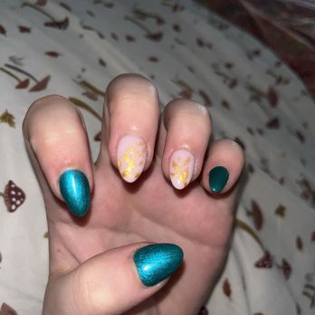 Malibu Nails And Spa - Acrylic full set with almond shape and design - Nail Salons Near Me - Montgomery, Texas