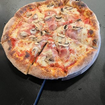 Mangia e Bevi - Bruschetta mushroom pizza - Italian Near Me - Oceanside, California Mangia e Bevi - Bruschetta mushroom pizza - Italian Near Me - Oceanside, California