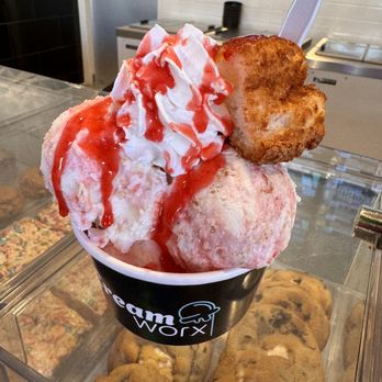 Creamworx - Strawberry Shortcake Sunday - Desserts Near Me - Highland, Utah Creamworx - Strawberry Shortcake Sunday - Desserts Near Me - Highland, Utah