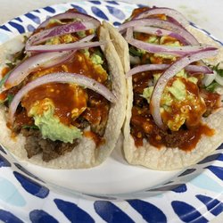 The Real Taco - Súper taco: choice of meat,cilantro,onions,guacamole,pickles onions and salsa...