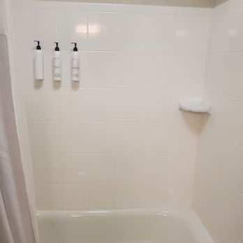 SpringHill Suites by Marriott Baltimore Downtown/Inner Harbor - Shower and free shampoo/conditioner/body wash. - Hotels Near Me - Baltimore, Maryland SpringHill Suites by Marriott Baltimore Downtown/Inner Harbor - Shower and free shampoo/conditioner/body wash. - Hotels Near Me - Baltimore, Maryland