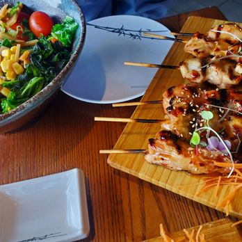 East Izakaya - Vegetable Ramen & Grilled Chicken Momo  - 6/16/2025 - Japanese Near Me - Niagara Falls, Ontario