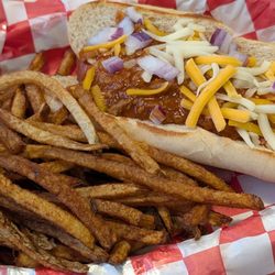 Kremeland - Chili dog and fries