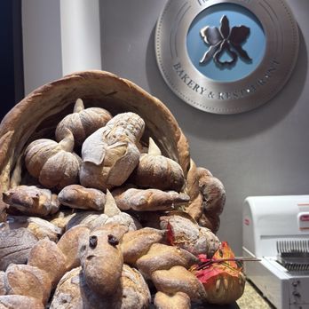Halekulani Bakery - Bakeries Near Me - Honolulu, Hawaii