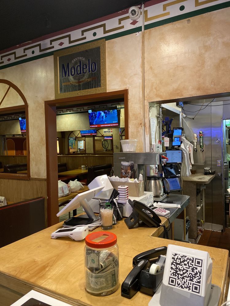 Las Cazuelas Restaurant & Pupuseria