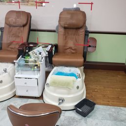 Pedicure stations have plexiglass hanging between aesthetician and customer!