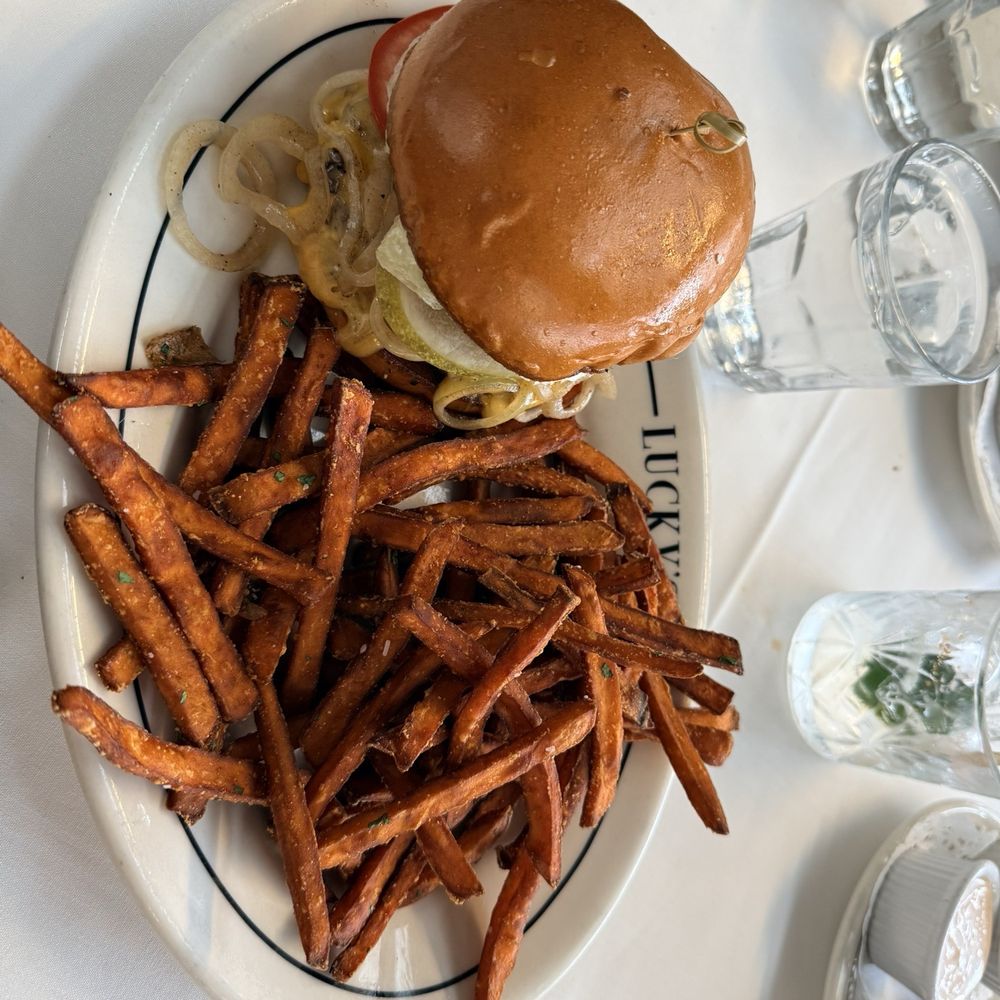 Lucky Burger with sweet potato fries Lucky Burger with sweet potato fries