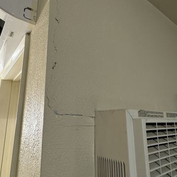 Fireside Lodge - Wall peeling - Hotels Near Me - Big Bear Lake, California Fireside Lodge - Wall peeling - Hotels Near Me - Big Bear Lake, California