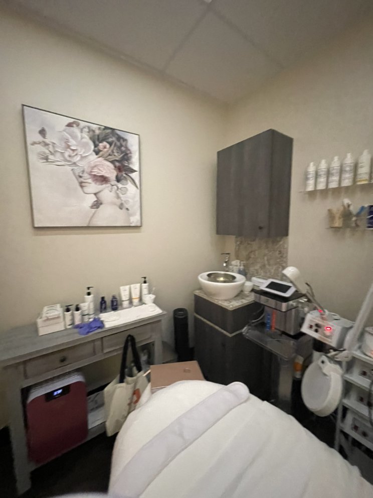 Bel Viso Skincare Logo