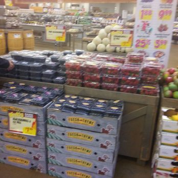 Fresh Thyme Market - Blueberries and strawberries on sale - Farmers Market Near Me - Rochester Hills, Michigan Fresh Thyme Market - Blueberries and strawberries on sale - Farmers Market Near Me - Rochester Hills, Michigan