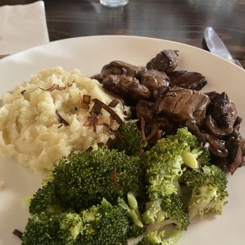 Portside Tavern - Seafood Near Me - Bristol, Rhode Island