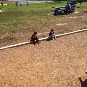 Ashwood Park - Making friends - Tennis Near Me - Inglewood, California