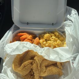 Fish fillet dinner with Mac & cheese & yams Fish fillet dinner with Mac & cheese & yams