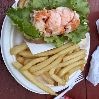 Handy Hill Creamery - Lobster roll and fries - Ice Cream & Frozen Yogurt Near Me - Westport, Massachusetts Handy Hill Creamery - Lobster roll and fries - Ice Cream & Frozen Yogurt Near Me - Westport, Massachusetts