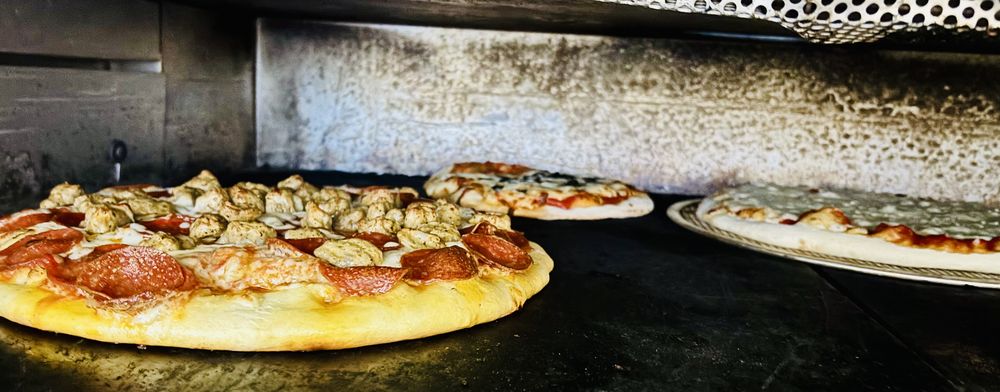 La Louise Outdoor Pizzaria Logo