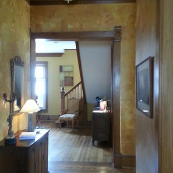The Nestle Inn - entry - Hotels Near Me - Indianapolis, Indiana