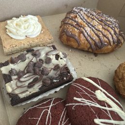 Brown butter blondie Chocolate croissant Red velvet cookies Bourbon chocolate brownie Brown butter blondie Chocolate croissant Red velvet cookies Bourbon chocolate brownie