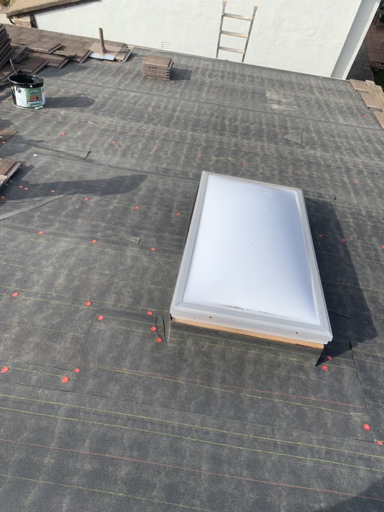 Slide of Aqua MG Roofing and Painting