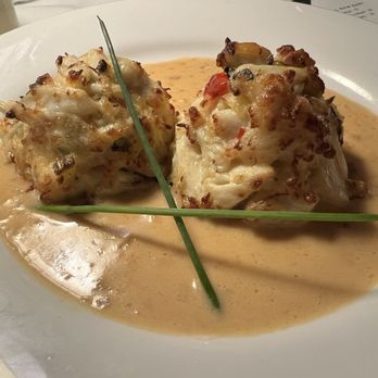1928 Beacon Hill - Crab Cakes - American Near Me - Boston, Massachusetts