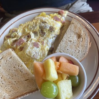 Middletown Family Restaurant - Meat lovers omelette - American Near Me - Middletown, Delaware