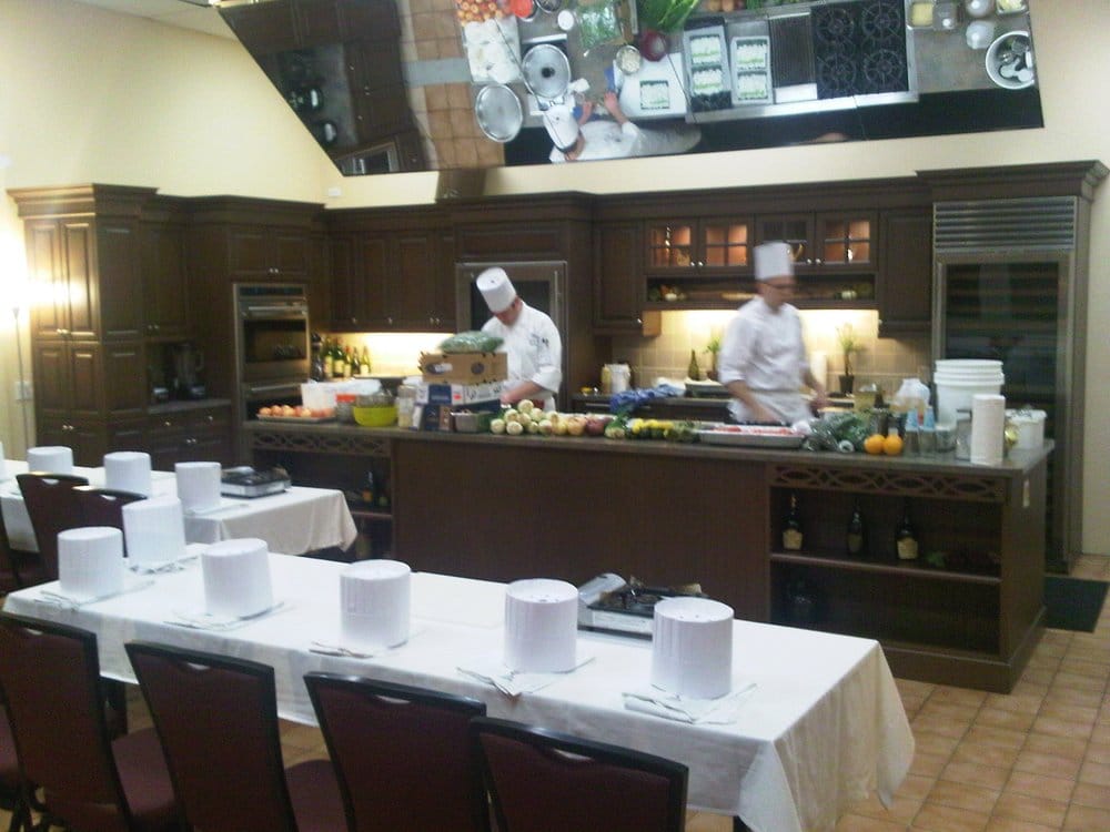 Demonstration Kitchen Logo
