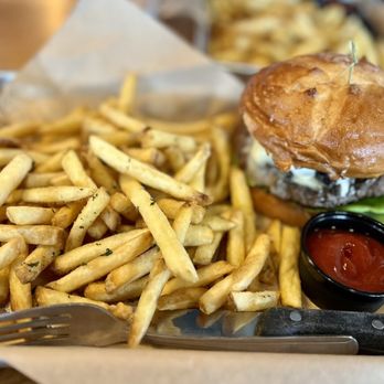 Tipsy Cow Burger Bar - Redmond - The Experience - Burgers Near Me - Redmond, Washington Tipsy Cow Burger Bar - Redmond - The Experience - Burgers Near Me - Redmond, Washington