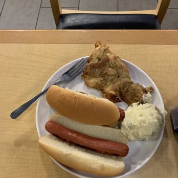 8th Street Campus Kitchen - Hot dogs chicken and mashed potatoes - New American Near Me - Miami, Florida 8th Street Campus Kitchen - Hot dogs chicken and mashed potatoes - New American Near Me - Miami, Florida