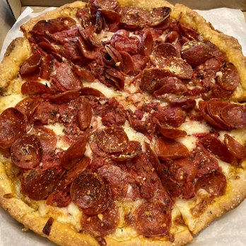 Dove Vivi - Dove Vivi Pepperoni Classico Pizza with Mozzarella, lots of Pepperoni, and Tomato Sauce on a Cornmeal Crust - Pizza Near Me - Portland, Oregon Dove Vivi - Dove Vivi Pepperoni Classico Pizza with Mozzarella, lots of Pepperoni, and Tomato Sauce on a Cornmeal Crust - Pizza Near Me - Portland, Oregon