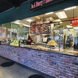 Vicini's NYC Pizzeria - Inside