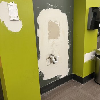 LA Fitness - Place is falling apart. Only 1 lukewarm fountain available now. - Gyms Near Me - Dallas, Texas LA Fitness - Place is falling apart. Only 1 lukewarm fountain available now. - Gyms Near Me - Dallas, Texas