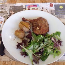 Café de la Poste - Plat du jour: cuisse de canard avec haricot, ....il y a 1 haricot !!!!