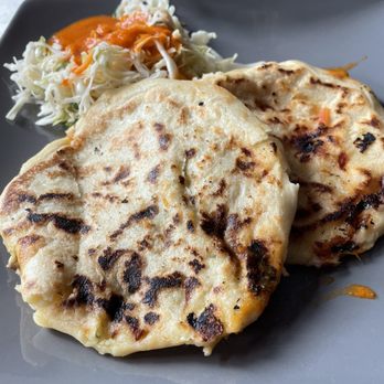 Las Delicias - Pupusa queso Pupusa de Loroco y Queso - Salvadoran Near Me - Chicago, Illinois Las Delicias - Pupusa queso Pupusa de Loroco y Queso - Salvadoran Near Me - Chicago, Illinois