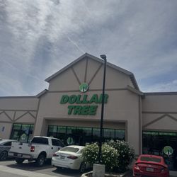 Dollar Tree - Pulling in.....