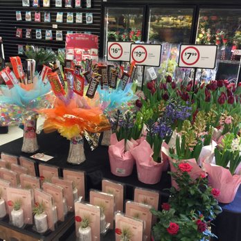 Winn-Dixie - a variety of flower arrangements for sale - Convenience Stores Near Me - Palm Coast, Florida Winn-Dixie - a variety of flower arrangements for sale - Convenience Stores Near Me - Palm Coast, Florida