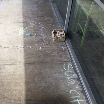 Green Tomato Grill - You can let your kids color the sidewalk while you have lunch, very cute! - New American Near Me - Orange, California
