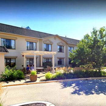 Bella Terra Elmhurst - Front patio - Rehabilitation Center Near Me - Elmhurst, Illinois