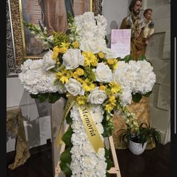 Standing cross in yellow - Standard Has a sympathy banner