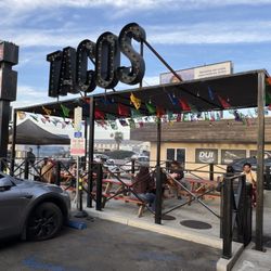 Chula Tacos - Outdoor seating