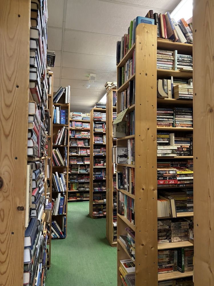 The Bookshelf Logo