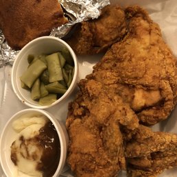 4 Piece Fried Chicken Dinner with mashed potatoes/gravy, green beans and cornbread 4 Piece Fried Chicken Dinner with mashed potatoes/gravy, green beans and cornbread