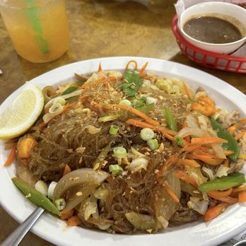 Renee's Kitchenette & Grill - Pancit Palabok - Filipino Near Me - Woodside, New York Renee's Kitchenette & Grill - Pancit Palabok - Filipino Near Me - Woodside, New York