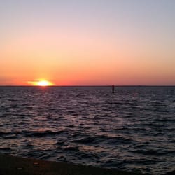 Harpoon Harry's Lounge & Raw Bar - View of sunset from our table.