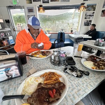 Lil Joe’s - Diners Near Me - Sacramento, California