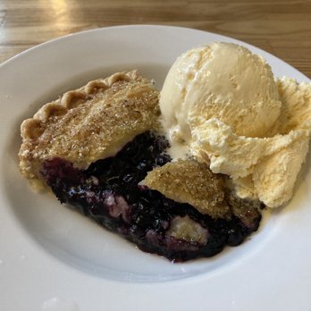 Side Street Cafe - Fresh blueberry pie a la mode - American Near Me - Bar Harbor, Maine