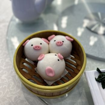Neptune Palace Seafood Restaurant - a basket of pig cakes - Dim Sum Near Me - Burnaby, British Columbia Neptune Palace Seafood Restaurant - a basket of pig cakes - Dim Sum Near Me - Burnaby, British Columbia