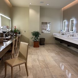 Senses Spa & Salon - Vanity area
