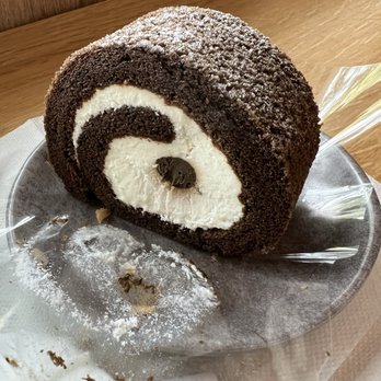 Nana's Green Tea - Hojicha Roll Cake - Desserts Near Me - Bellevue, Washington
