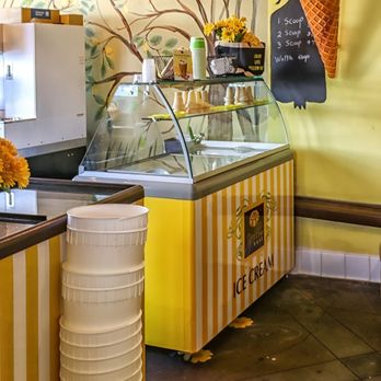Yellow Vase - Bakeries Near Me - Redondo Beach, California Yellow Vase - Bakeries Near Me - Redondo Beach, California