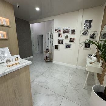 Lashes De Anna - Waiting Area - Makeup Artists Near Me - Burbank, California